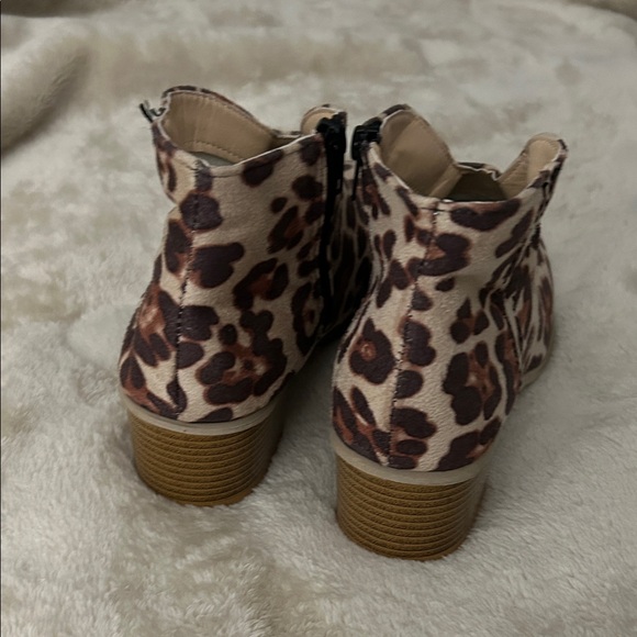 Stylish Leopard Print Ankle Booties - Picture 2 of 2